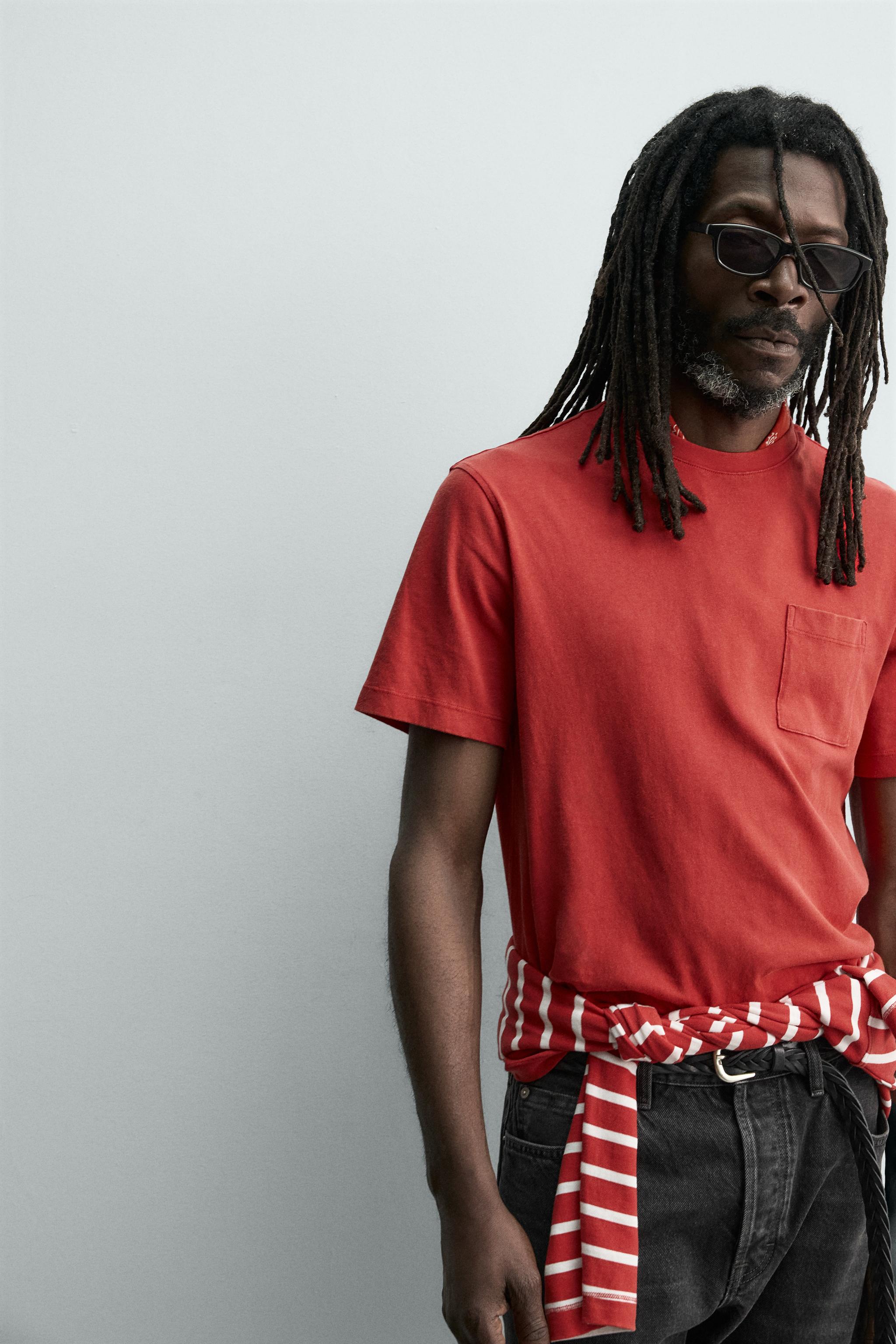 T-SHIRT POCHE AARON LEVINE X ZARA